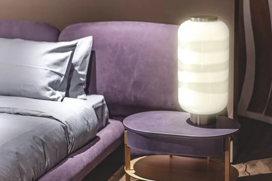 Letto Stone con comodini - Baxter - dettaglio rivestimento viola